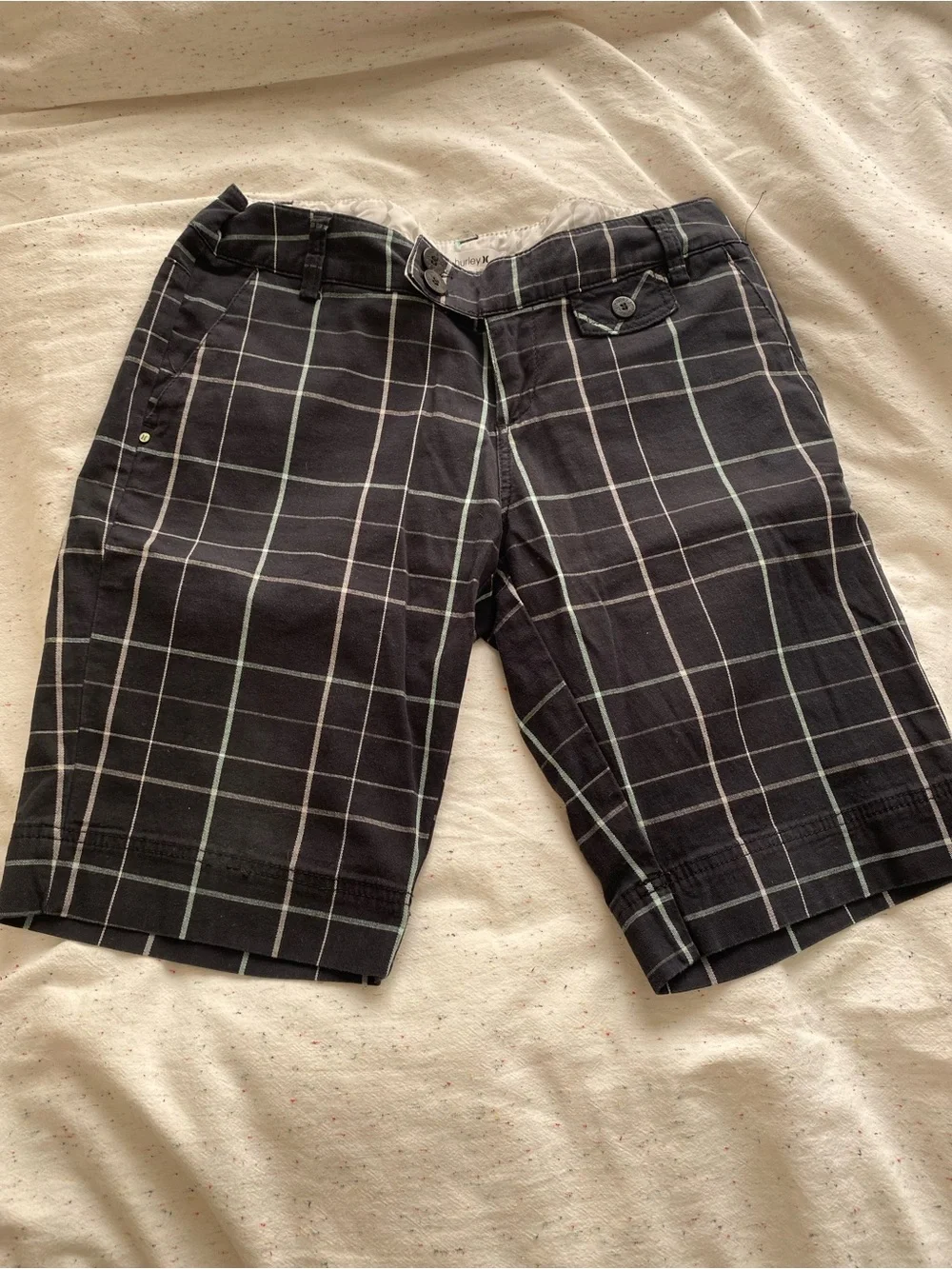 Hurley Plaid Shorts Size 7 Black Gray Surf Skate Y2K